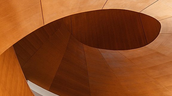 Versionslogo mb WorkSuite 2022 - Ausschnitt eines Treppenhauses der Art Gallery Ontario