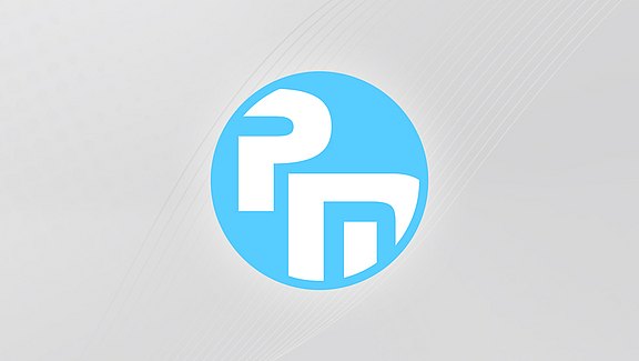 ProfilMaker-Logo - ein hellblauer Kreis mit den weißen Buchstaben P und M. Hier ist es auf einem rechteckigen grauem Hintergrund abgebildet. 