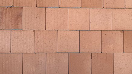 Titel der Produktbroschüre BauStatik - Mauerwerk. Zu sehen ist eine Mauerwerkswand aus roten Steinen.